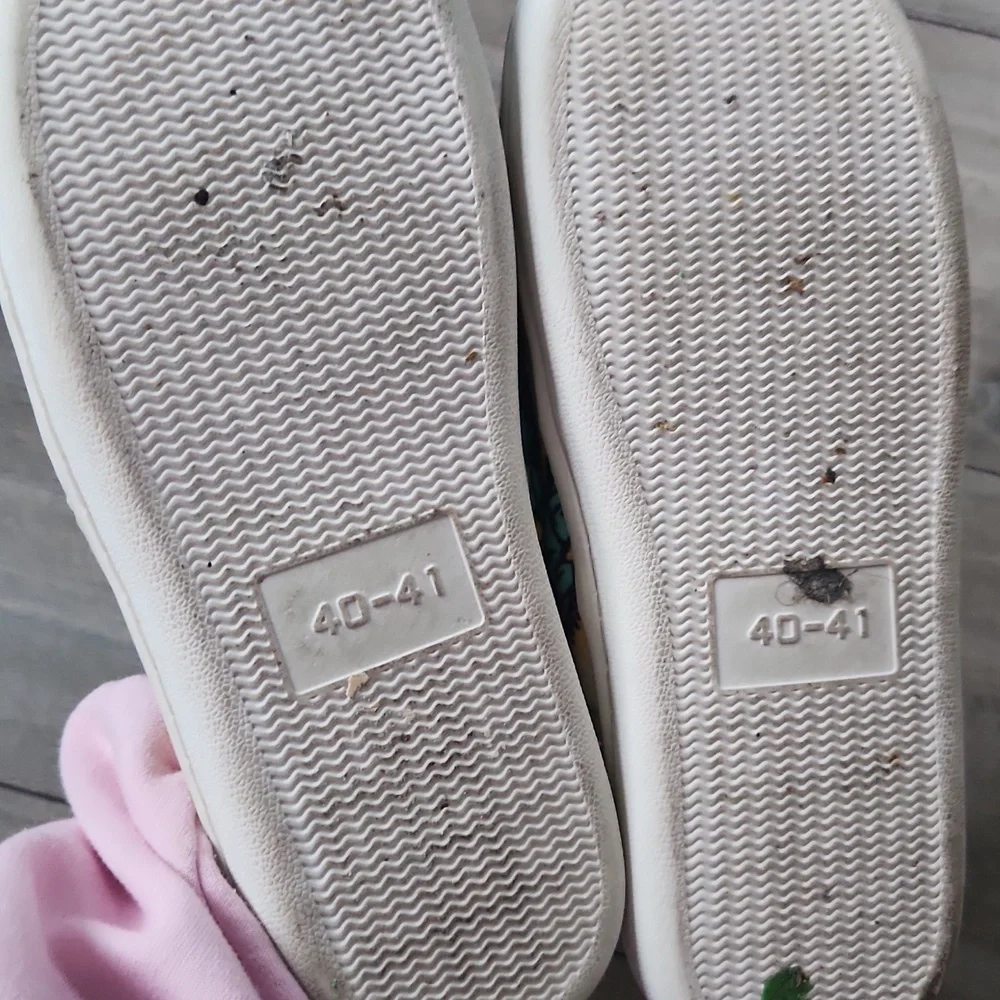N/A cozy slippers